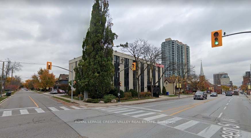 Unit 204, Unit 204 · 118 Queen St W