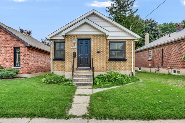 Detached at 900 Adelaide Street N, London East, ON N5Y 2M5