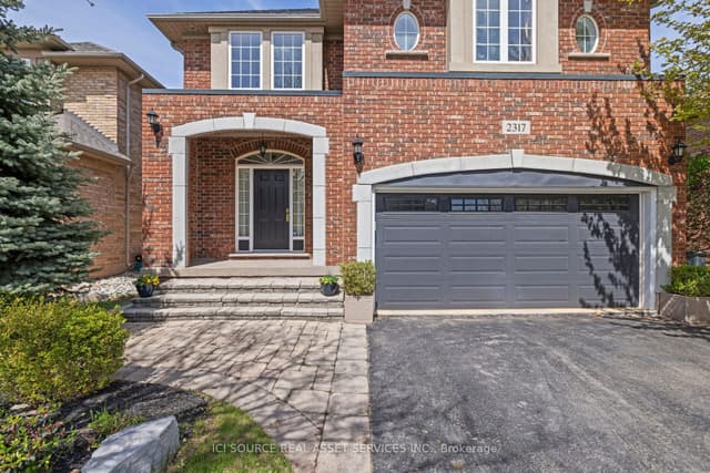 Detached at 2317 Parkglen Avenue, Oakville, ON L6M 4R3