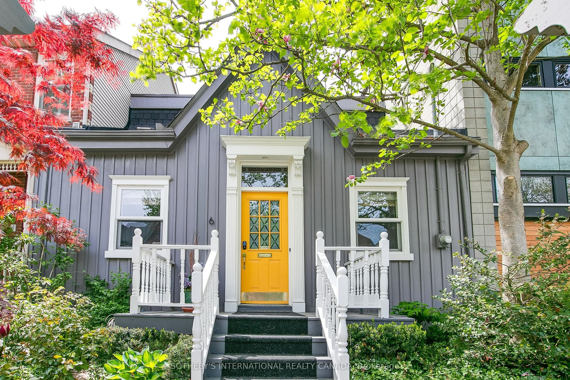 6 Bowman Street in M4X