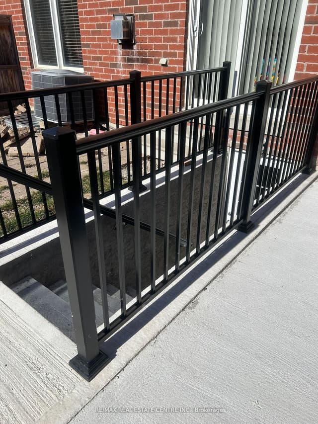 Semi-Detached at 781 Shanks Heights Basement, Milton, ON L9T 7P8