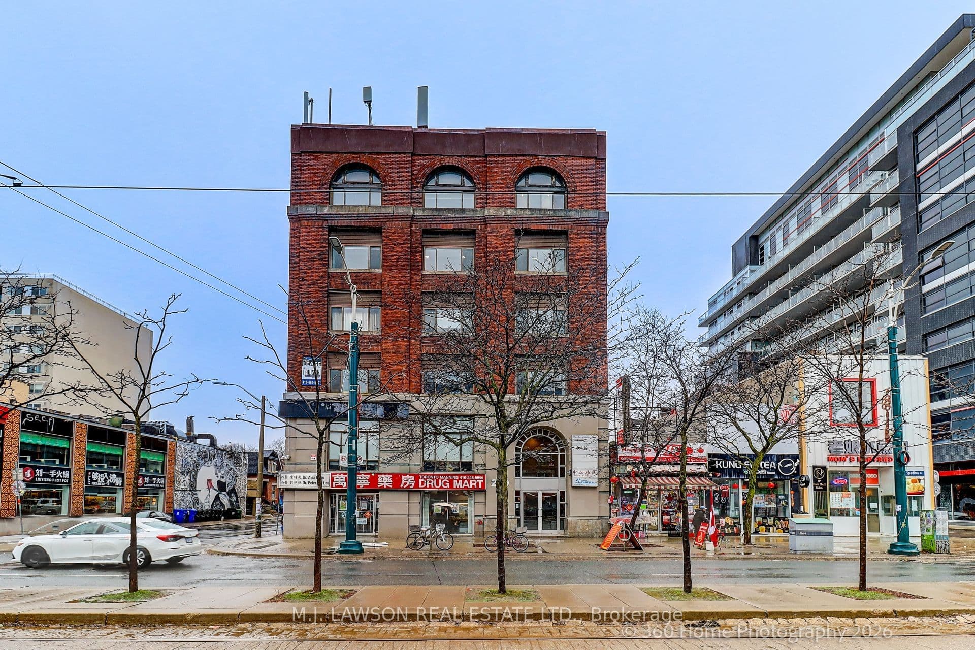 Unit 405, Unit 405 · 260 Spadina Ave