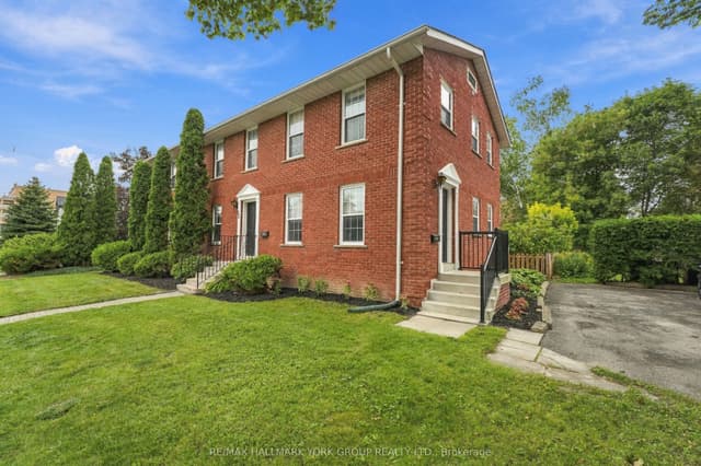 Triplex at 52 Centre Street, Aurora, ON L4G 1J8