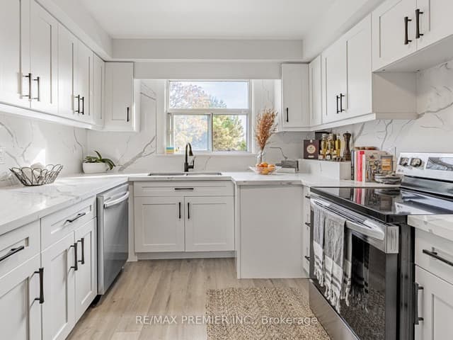 Detached at 1368 Tansley Drive, Oakville, ON L6L 2N4