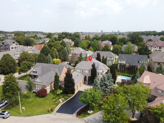 Detached at 10 Pride Court, Brampton, ON L6Y 5H3