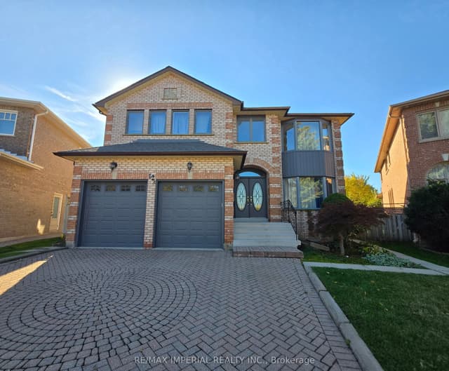 Detached at 12A Mauro Court, Richmond Hill, ON L4B 3J8