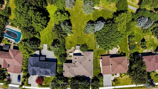 Detached at 20 Blackforest Drive, Richmond Hill, ON L4E 2P5