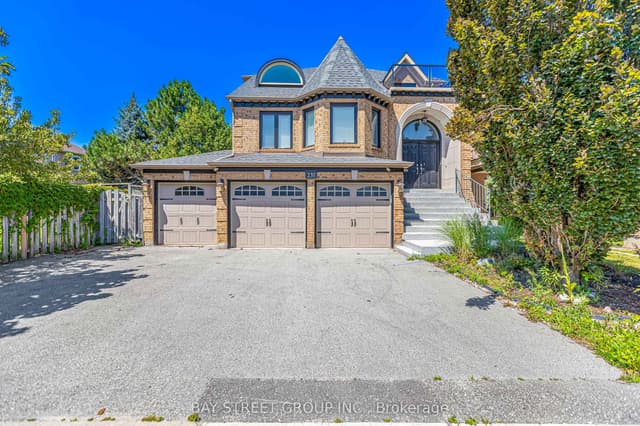 Detached at 231 Shaftsbury Avenue N, Richmond Hill, ON L4C 0E8