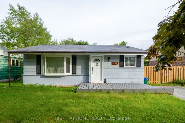 Detached at 1327 Commerce Street, Pickering, ON L1W 1E1