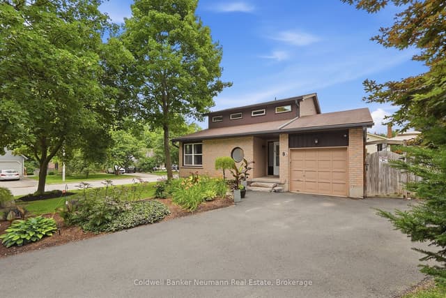 Detached at 8 Pickwick Place, Guelph, ON N1H 7V8