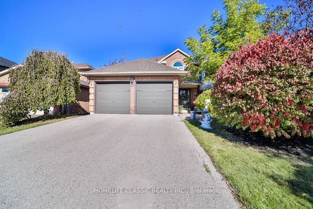 Detached at 427 Crossland Gate, Newmarket, ON L3X 1B9