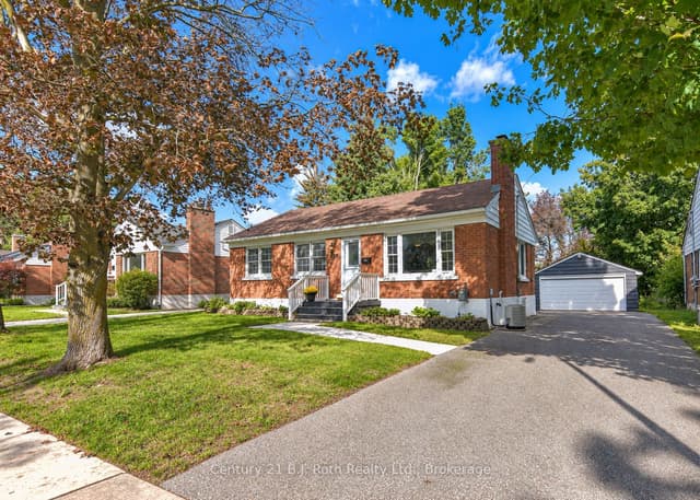 Detached at 28 Borland Street W, Orillia, ON L3V 3R5