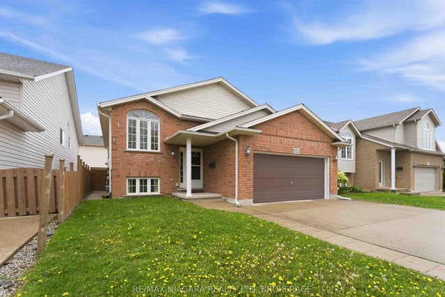 Detached at 8253 Costabile Drive, Niagara Falls, ON L2H 3L2