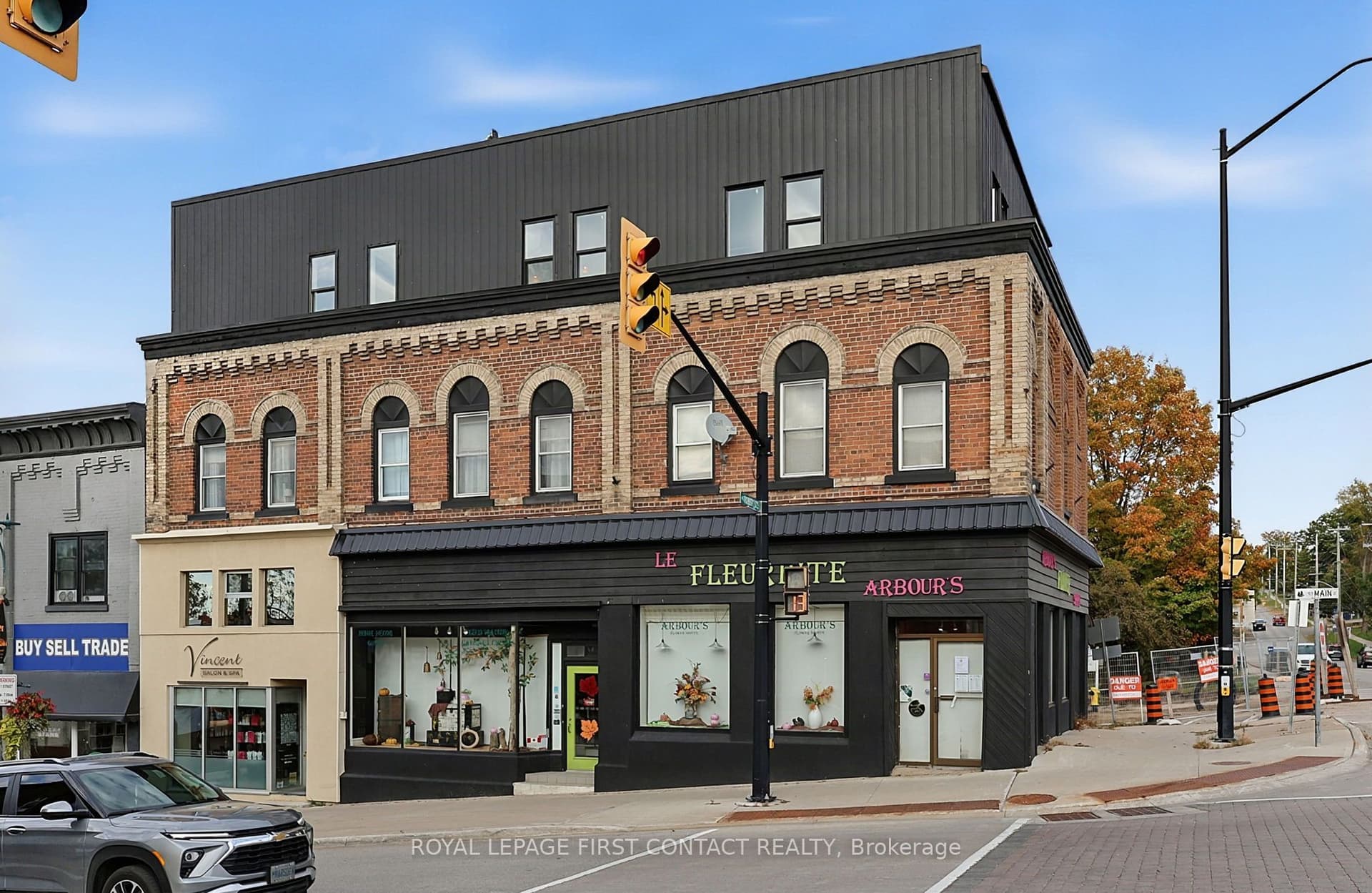 Suite Penthouse, Unit Penthouse · 87 Main St
