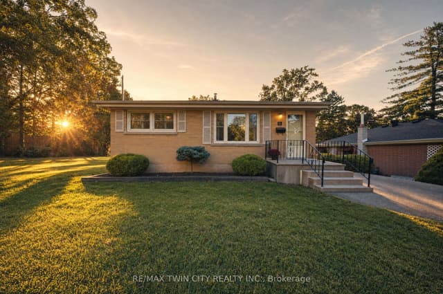 Detached at 21 Hillcrest Avenue, Brantford, ON N3T 2C8