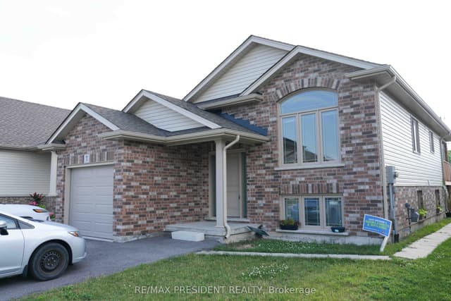 Duplex at 7 Berkshire Drive, St. Catharines, ON L2M 3Y3