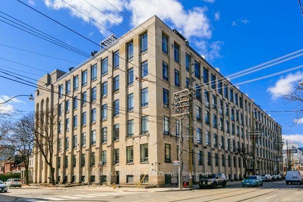 993 Queen Street