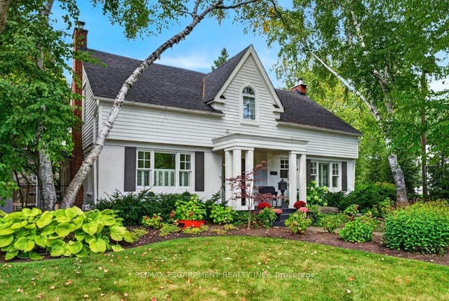 Detached at 1417 Halifax Place, Burlington, ON L7S 1J7