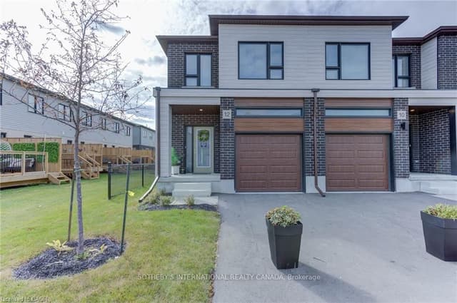 Att/Row/Townhouse at 72 Bur Oak Common 79Q, Cambridge, ON N1S 0G3
