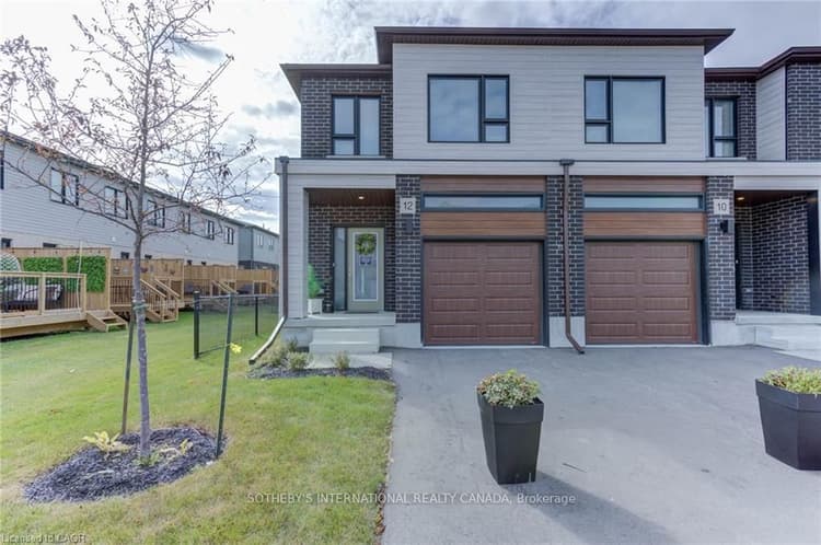 72 Bur Oak Common
