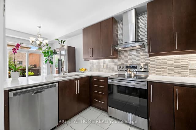 Att/Row/Townhouse at 41 Coastline Drive, Brampton, ON L6Y 0T6