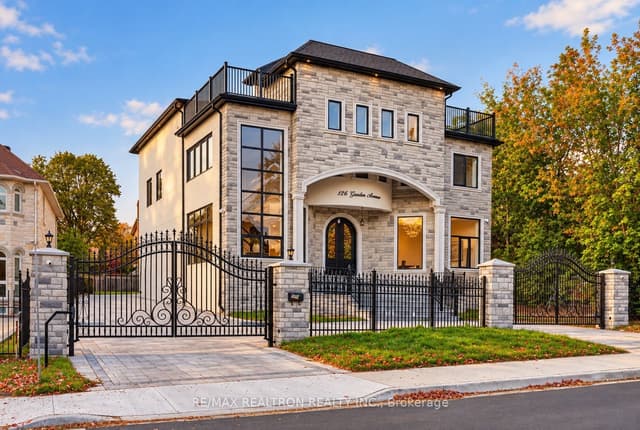 Detached at 126 Garden Avenue, Richmond Hill, ON L4C 6M1