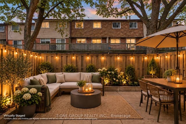 Condo Townhouse at 3025 Cedarglen Gate 75, Mississauga, ON L5C 2V7