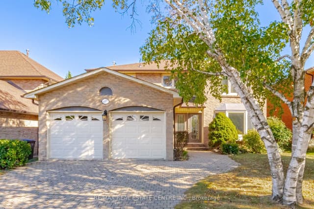 Detached at 1572 Maple Ridge Drive, Mississauga, ON L4W 3C8