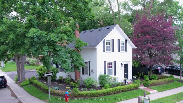 Detached at 124 Chisholm Street, Oakville, ON L6K 3J2