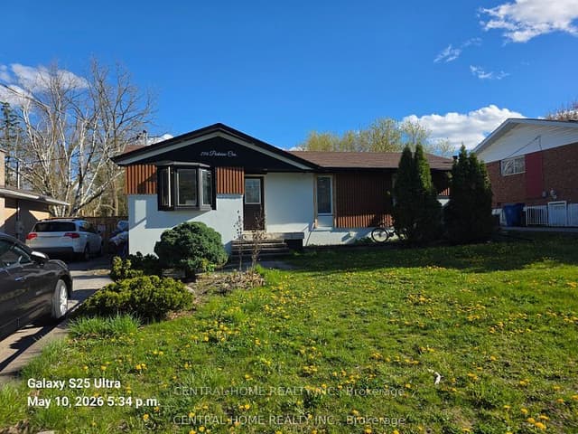 Detached at 206 Parkview Crescent, Newmarket, ON L3Y 2C8