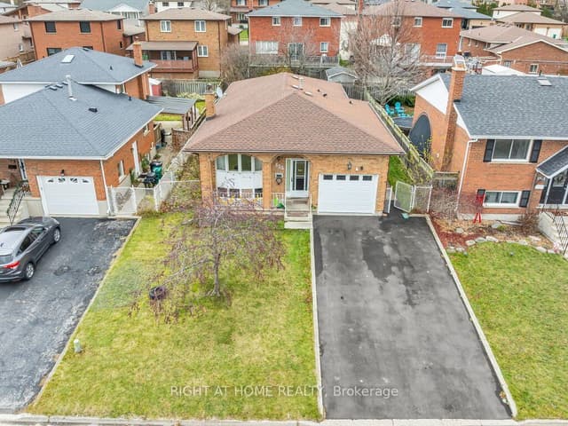Detached at 125 Stonyburn Crescent, Cambridge, ON N1R 7X2