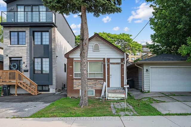 Detached at 2 Mulberry Crescent, Toronto, ON M6C 1N5, Toronto C03