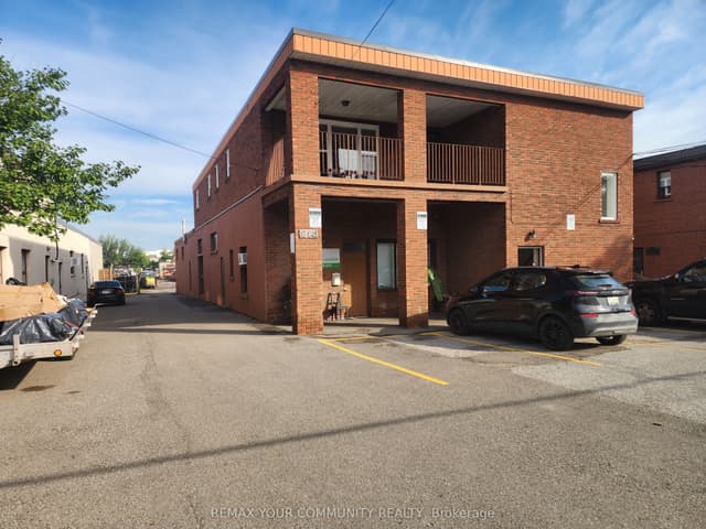 Office at 214 Pellatt Avenue 2nd Floor, Toronto, ON M9N 2P6, Toronto W04