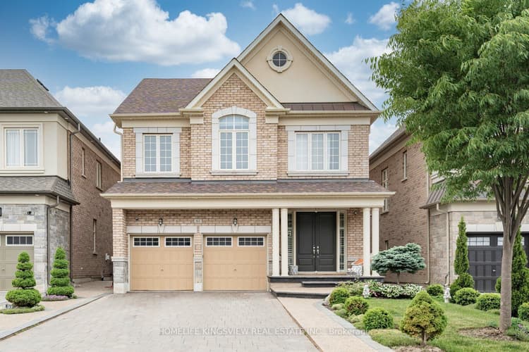 61 Ross Vennare Crescent