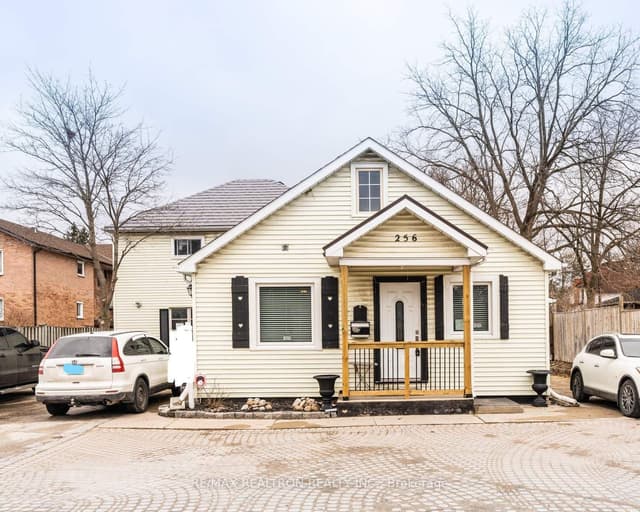 Triplex at 256 Dunlop Street W, Barrie, ON P0A 1C0