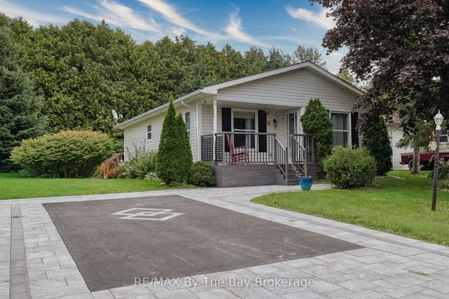 Detached at 11 INDIANA Avenue, Wasaga Beach, ON L9Z 3A8