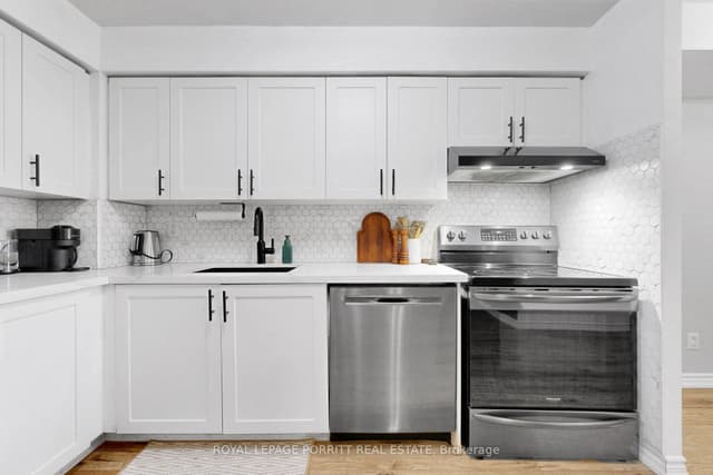 Condo Apartment at 3888 Duke Of York Boulevard 927, Mississauga, ON L5A 4P5