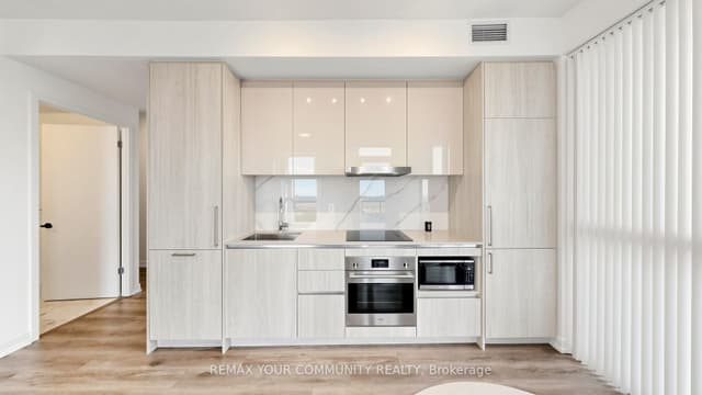 Condo Apartment at 225 Commerce Street 1702, Vaughan, ON L4K 0R1