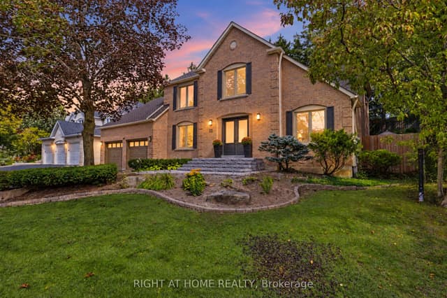 Detached at 11 Harrowsmith Place, Richmond Hill, ON L4E 2K1
