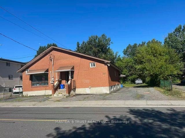 Detached at 257 Leslie Street, Greater Sudbury, ON P3B 2T4