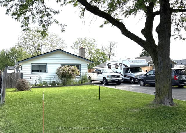 Detached at 5 Lanark Crescent, St. Catharines, ON L2M 6E1