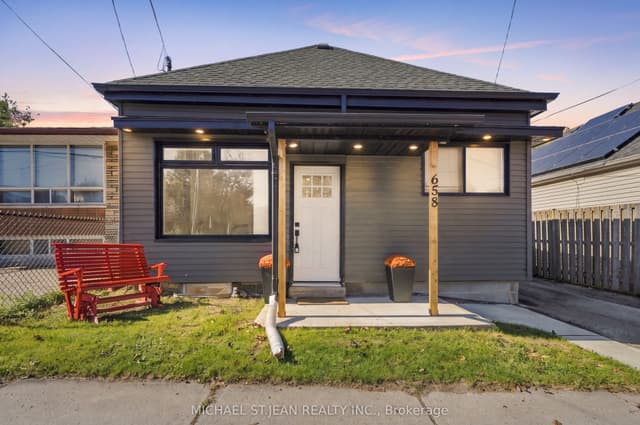 Detached at 658 Upper Wellington Street, Hamilton, ON L9A 3R1