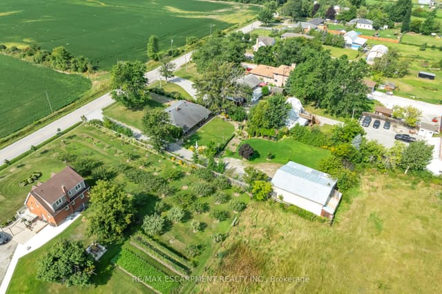 Detached at 609 Green Mountain Road E, Hamilton, ON L8J 2Z7
