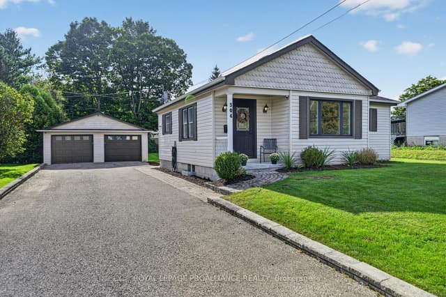 Detached at 304 Oxford Avenue, Brockville, ON K6V 3E2