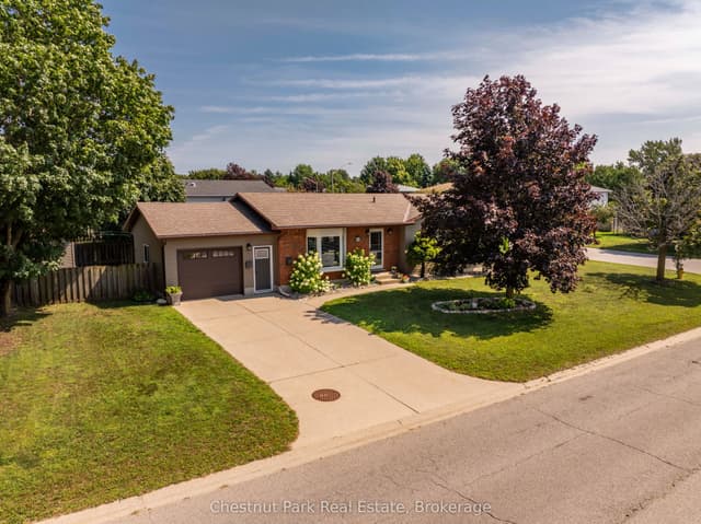 Detached at 861 Arlington Street, Saugeen Shores, ON N0H 2C4