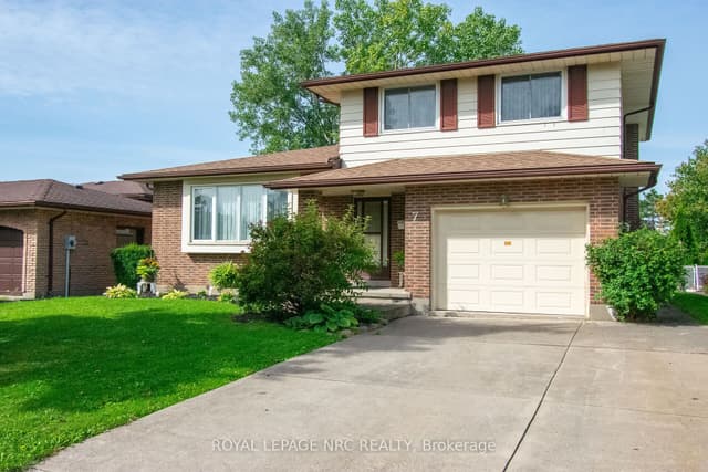Detached at 7 Dolly Circle, St. Catharines, ON L2P 3T2
