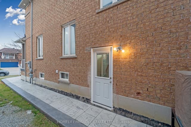 Detached at 318 Sunny Meadow Boulevard Bsmt, Brampton, ON L6R 3C3