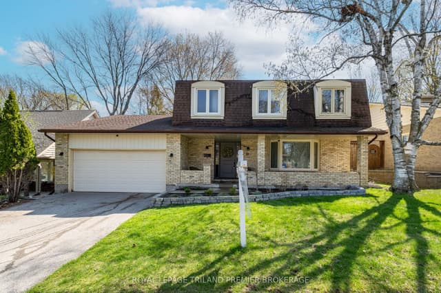Detached at 31 Foxcroft Crescent, London South, ON N6K 3A3