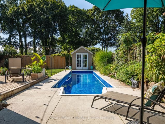 Detached at 6254 Russell Street, Niagara Falls, ON L2J 1P1