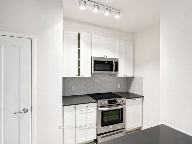 Suite 107 · Floor 1, Unit 107 · 105 Isabella St